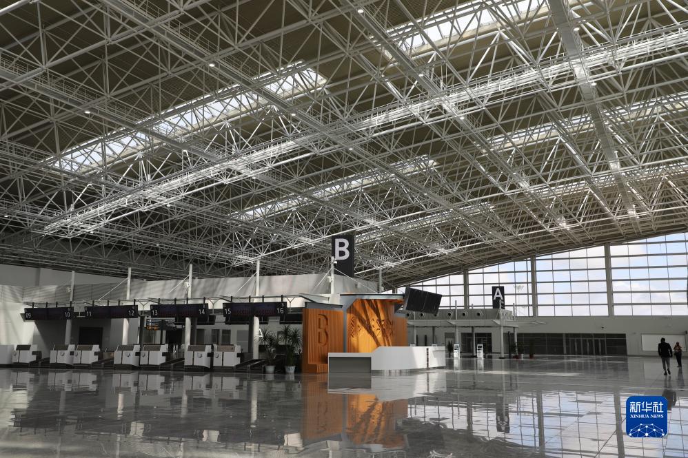中企承建安哥拉首都新机场举办开航庆典(高清组图)
