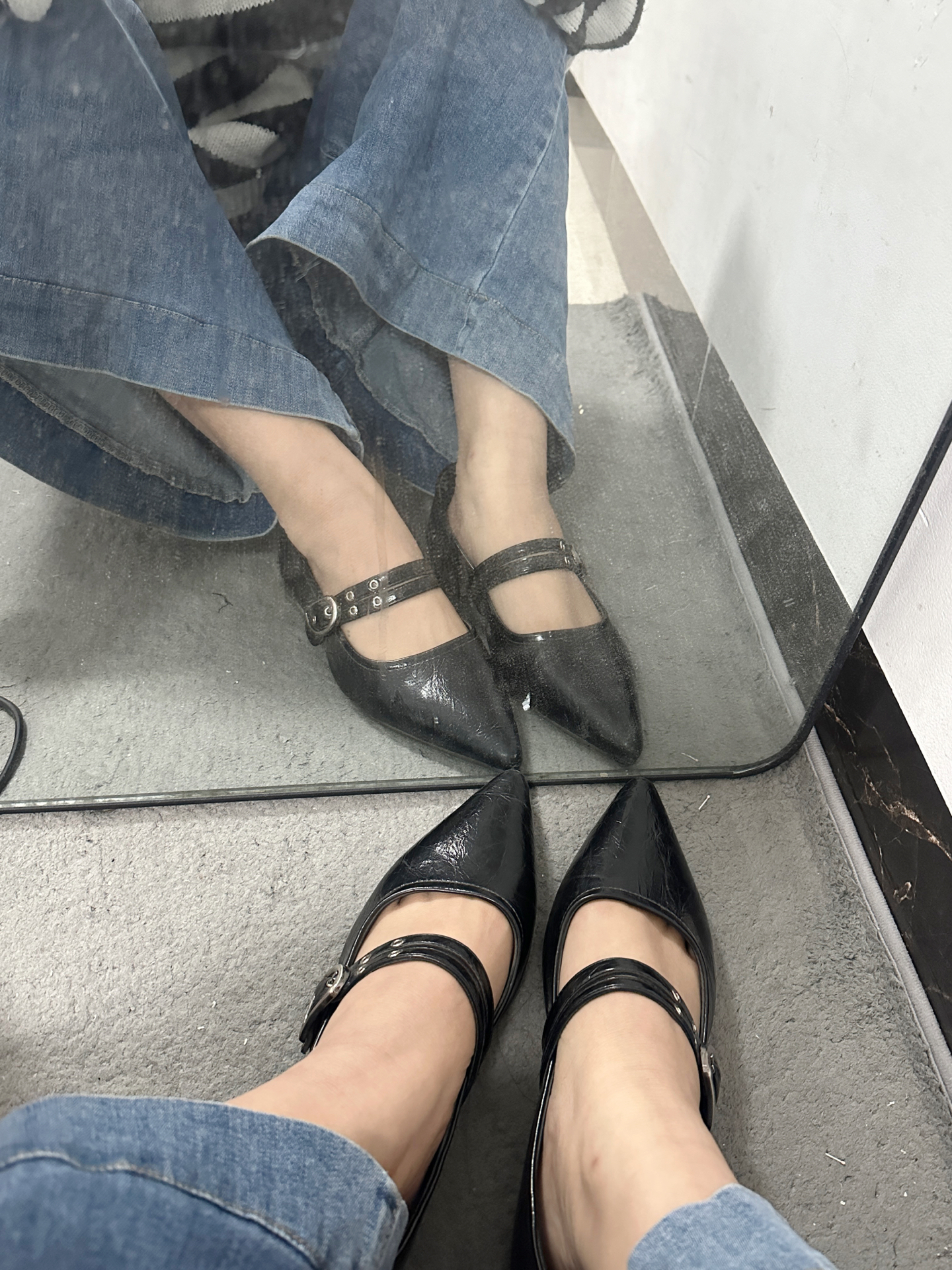 穿搭心法牛仔裤彩色衫黑皮鞋三招解锁夏日混搭天花板?