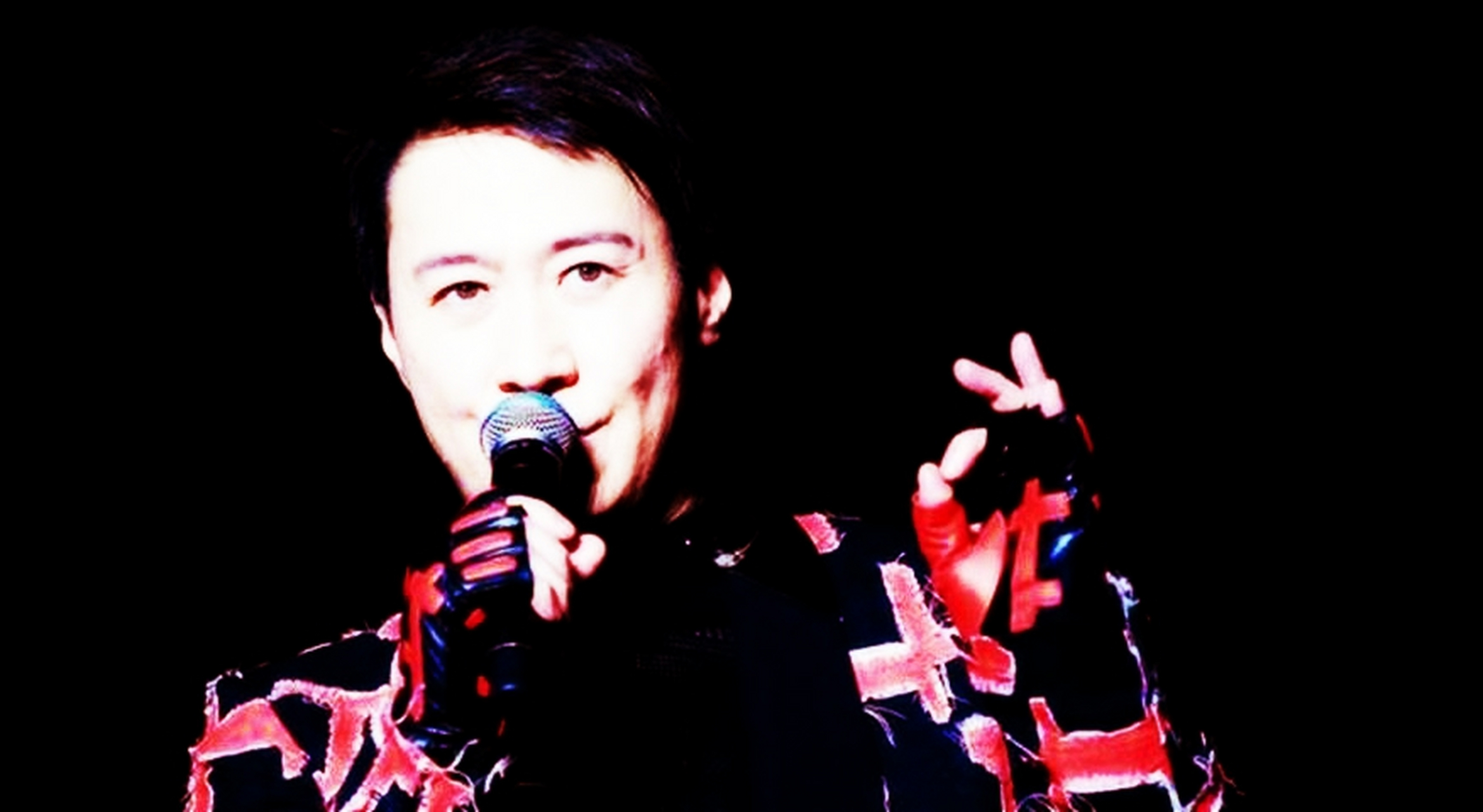 因为长得好看,回港的黎明在大二的暑假就被球探看中了.