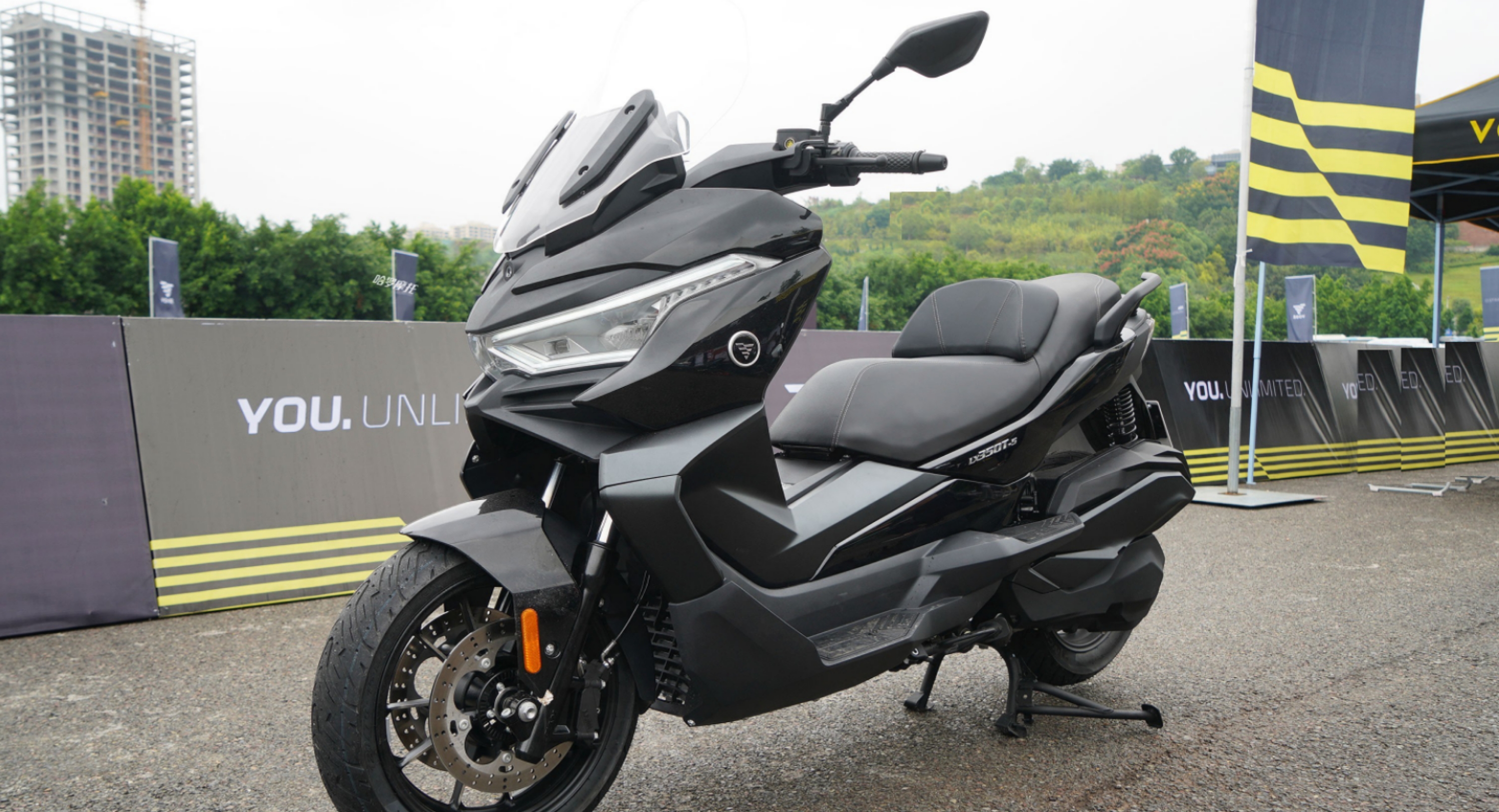 无极sr4 max,同级别14款踏板车型数据大比拼来了!无极完败?