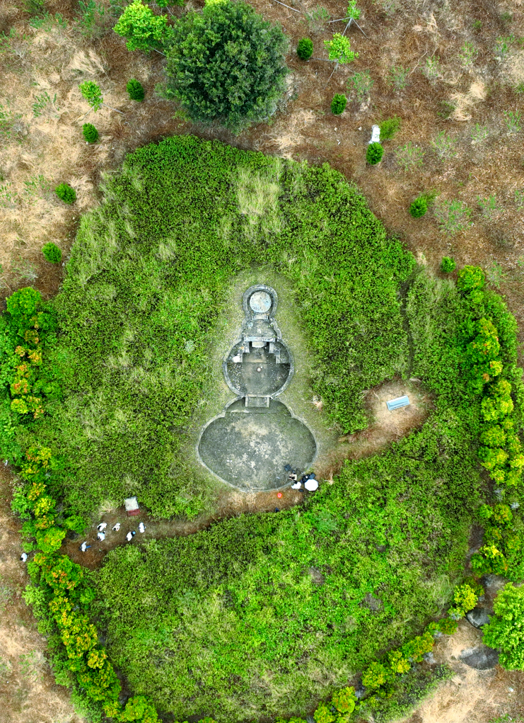 汕尾发现形制独特的葫芦形古墓葬