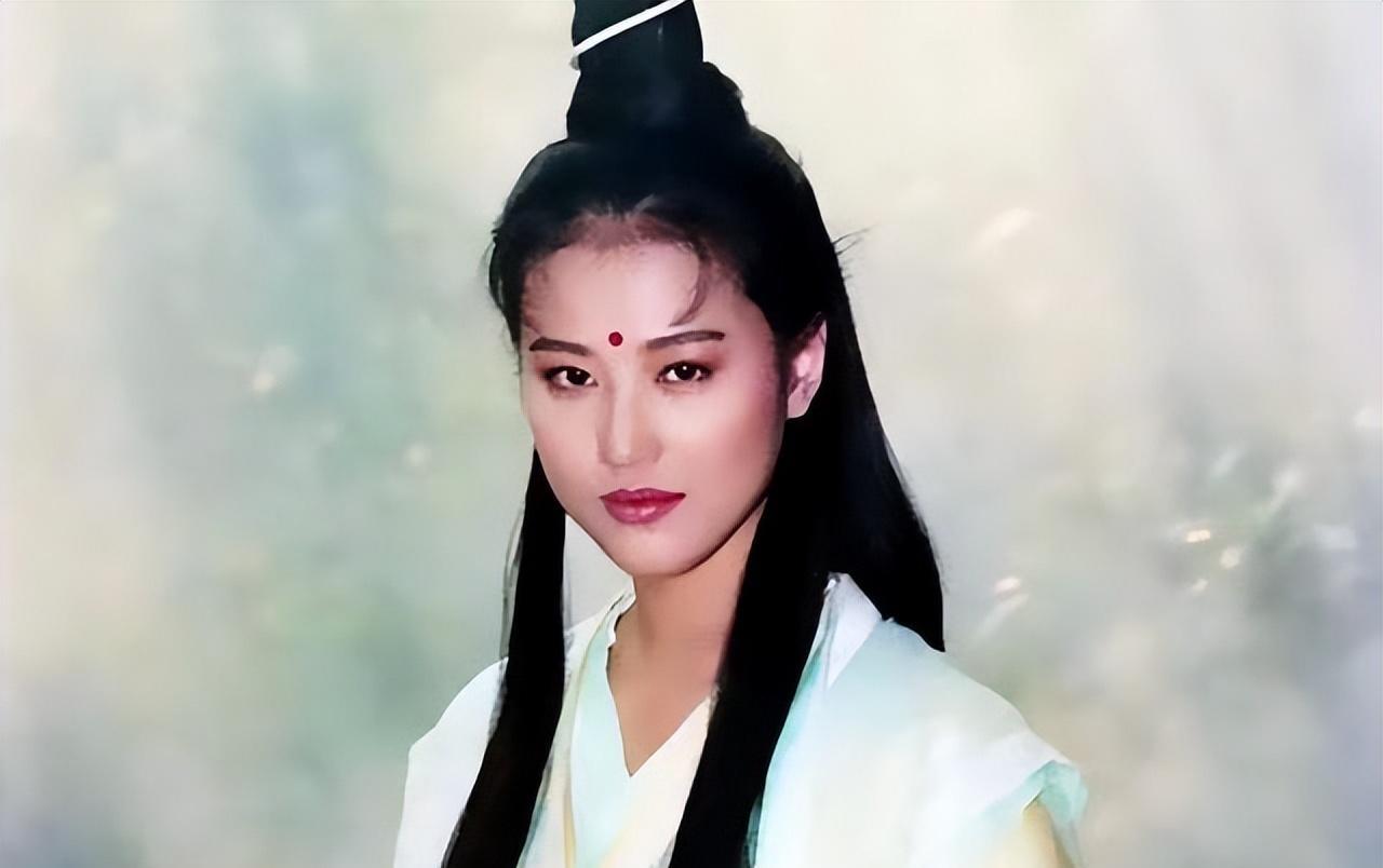 年轻时芳华绝代,从不缺少追求者的周海媚,为何会孤独终老