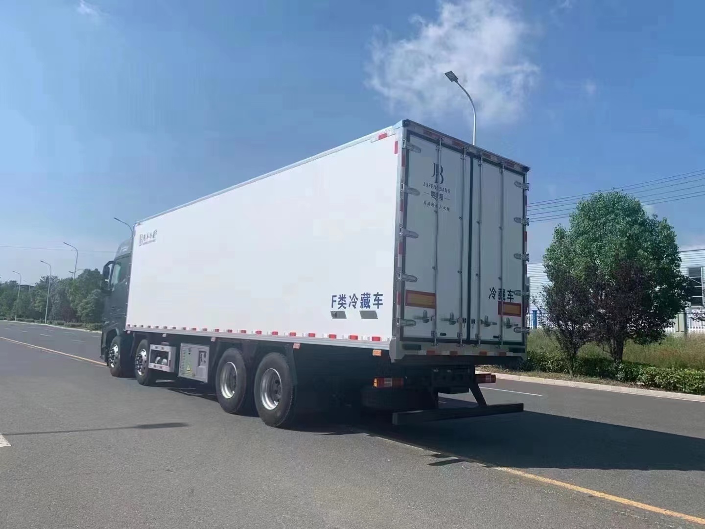 9.6米福田银河冷藏车 图片配置 自动挡冷藏车