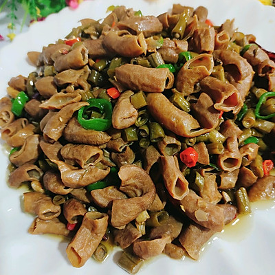 好吃到模糊的酸豆角炒猪小肠,怎么都吃不够