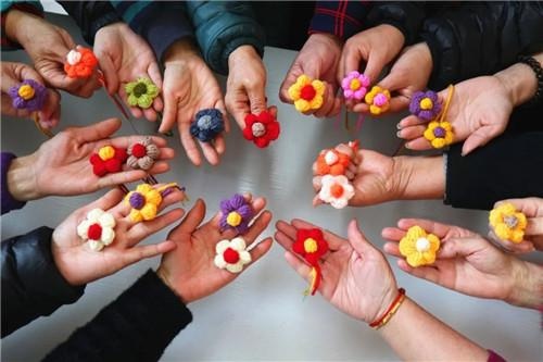 平谷镇开展非遗文化传承之钩针编织diy活动