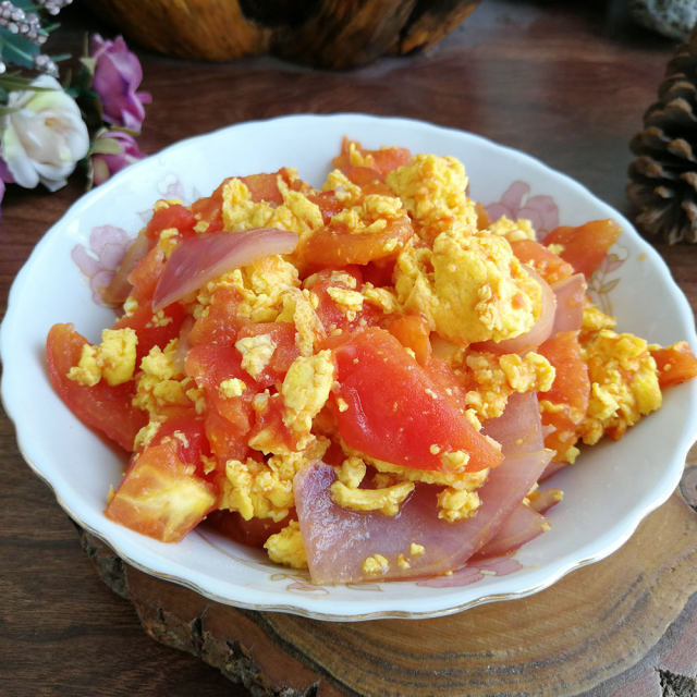 番茄洋葱炒鹅蛋,酸甜爽脆,咸香适口