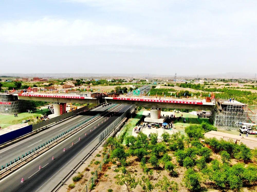 中兰铁路新墩转体桥合龙