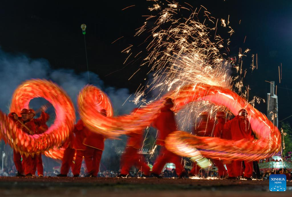 chinese people celebrate lantern festival