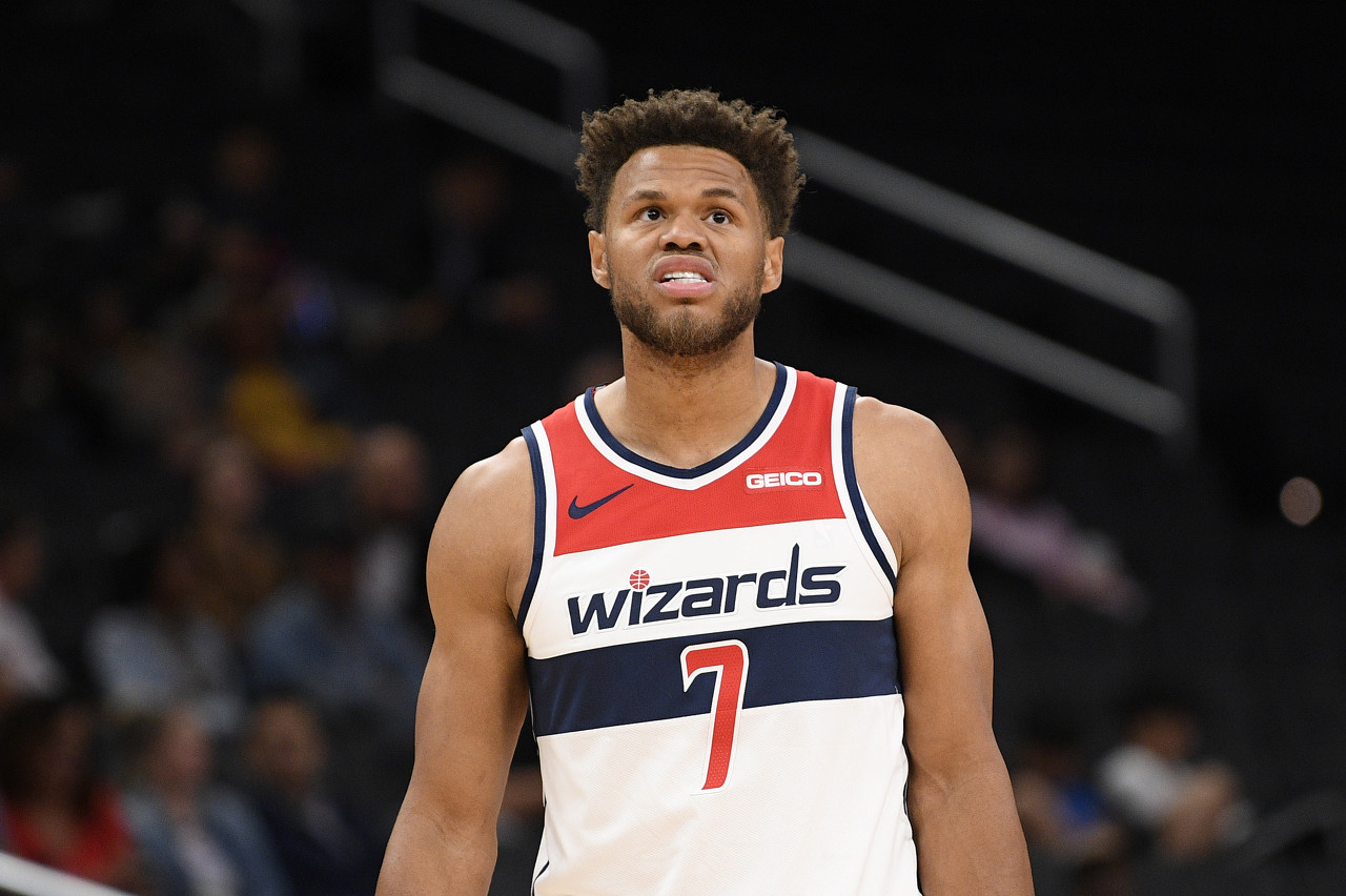 记者:贾斯汀-安德森和76人签下一份部分保障的合同