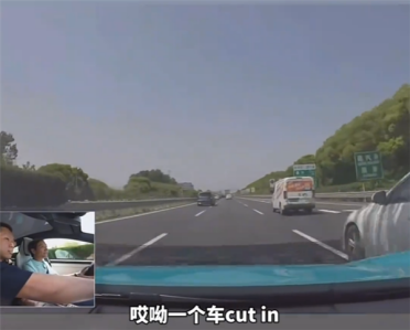 雷军驾驶小米SU7 Pro直播时被别车：太过分了 真想举报它