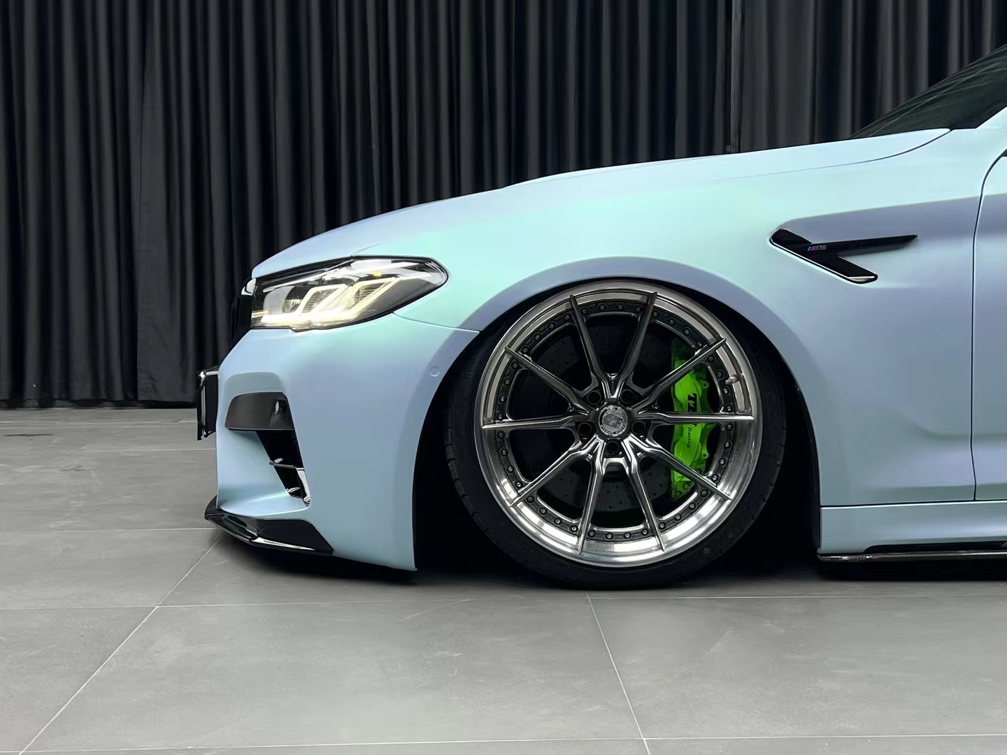 宝马5系ekfilm改色膜远峰蓝魅绿(亚),心动的"蓝"不住