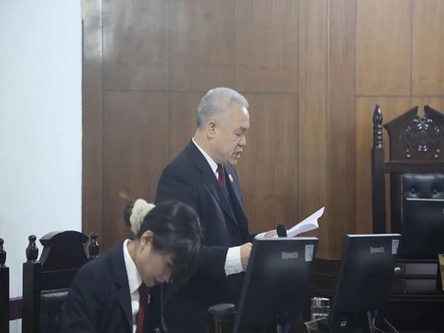 西安临潼法院开庭审理一起11名被告人掩饰隐瞒犯罪所得罪案件