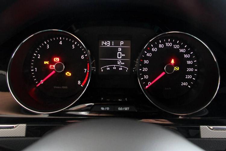 宝来仪表盘左上角显示1