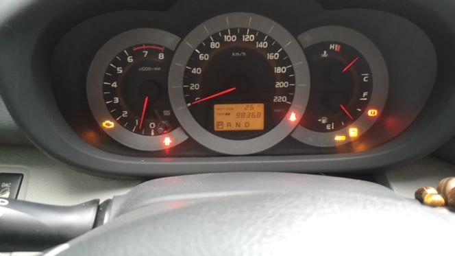 4lo丰田普拉多2700仪表上4lo闪烁,是怎么回事?