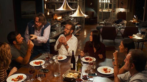 《完美陌生人》电影用开放的平行结局引发我们的深度思考