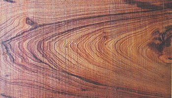 花纹相比前两种木材一般,黑筋细,长,直,有明显的鸡翅纹,这个木头怎么