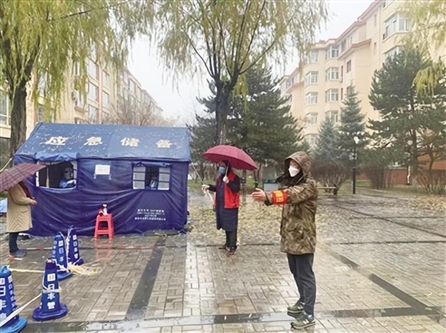 邵博:尽心尽力办好居民身边每一件事党旗在抗疫一线高高飘扬