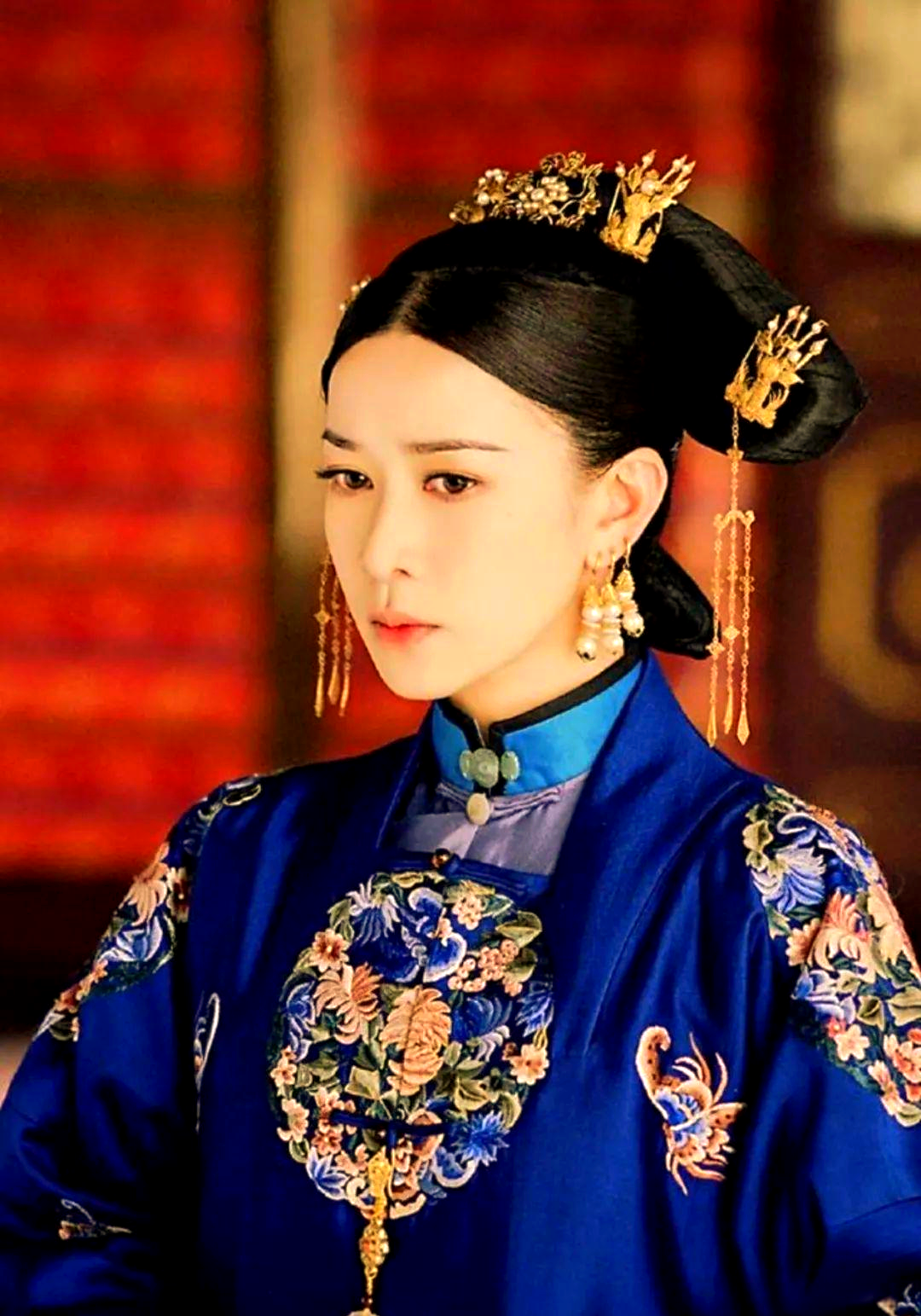 清朝女子发型:从大拉翅到二把头的满族风情