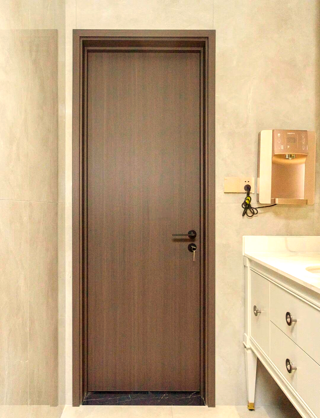 今天,我们继续分享装修心得,深入探讨全屋房门的选择与搭配