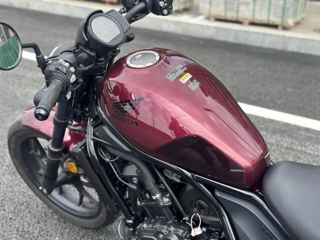 本田叛逆者1100参数图片