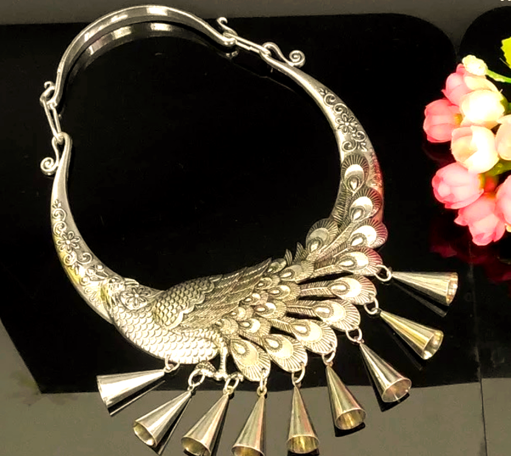 项圈:多样化用途的佩饰探秘