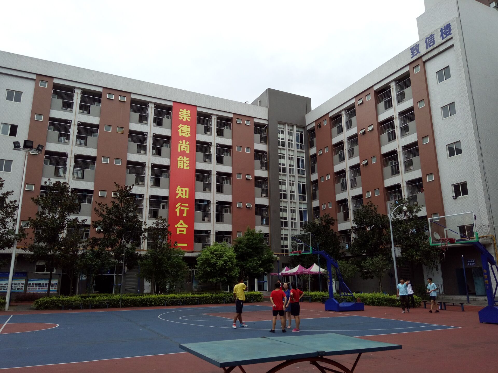 成都华商理工职业学校还招生吗