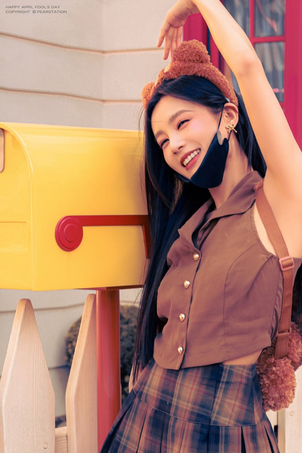 李一桐百褶裙可爱活泼写真