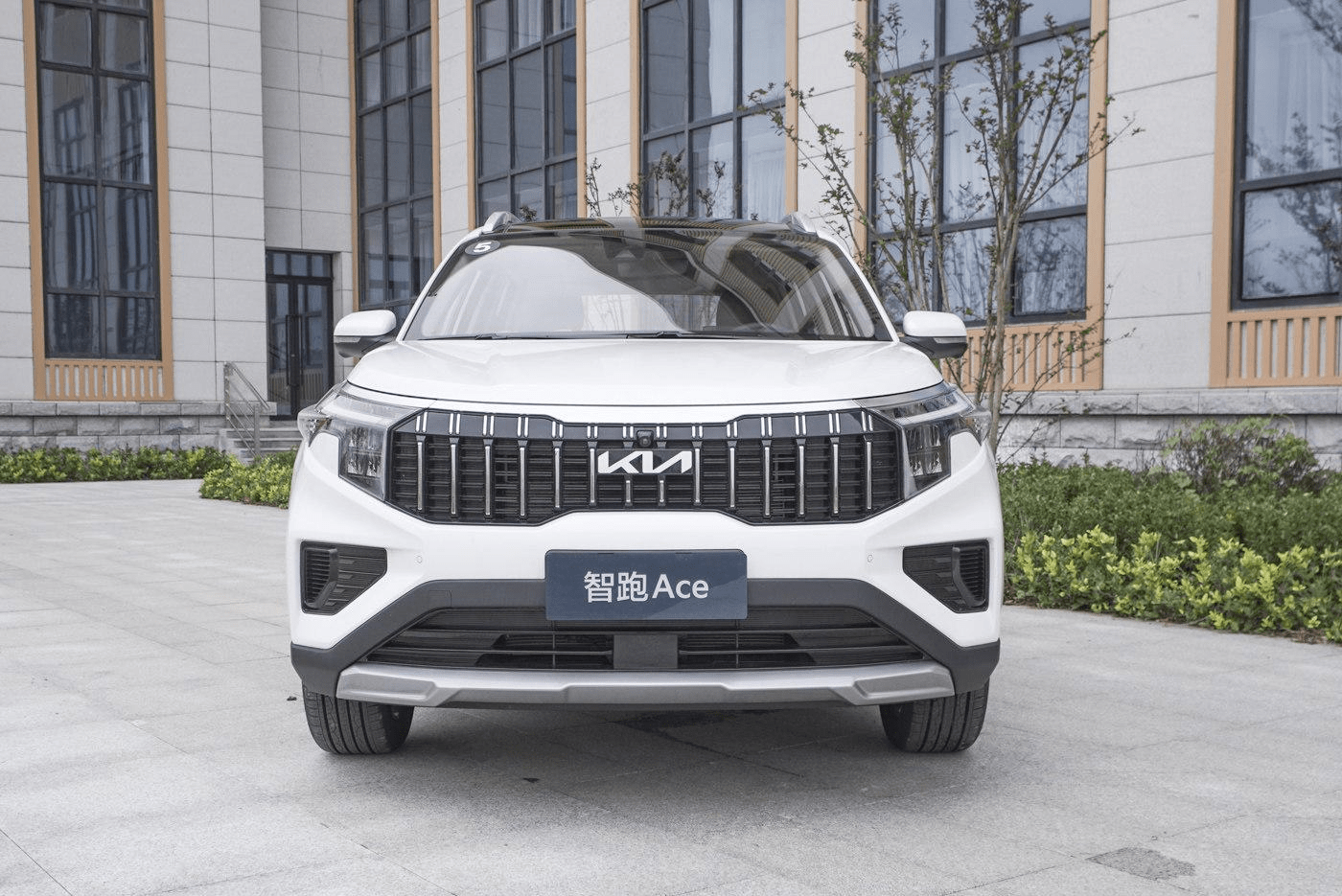 新款起亚智跑闪亮登场,内饰售价,外观好看,你喜欢这款车吗?