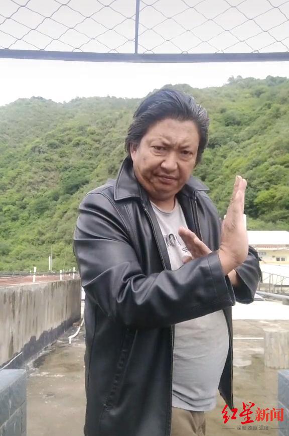 货车司机撞脸"洪金宝"走红网络:单个视频播放量超5000万,自幼喜欢武术