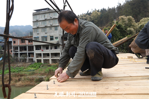 榕江寨蒿:吊桥焕新颜 共筑幸福路