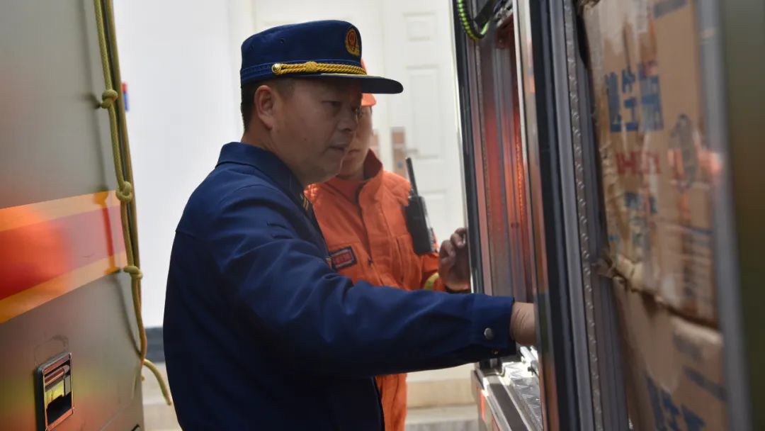 云南省森林消防总队齐兴彬总队长带工作组深入大理支队洱源中队进行