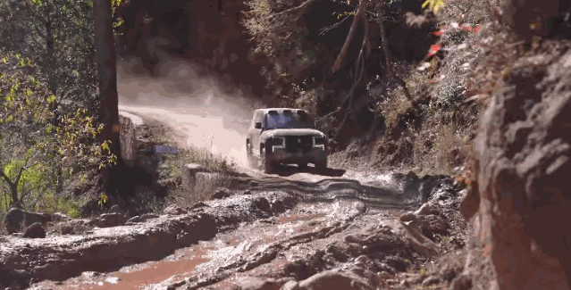 领克09全时四驱有多猛？实测泥坡当场打脸销售话术！-有驾