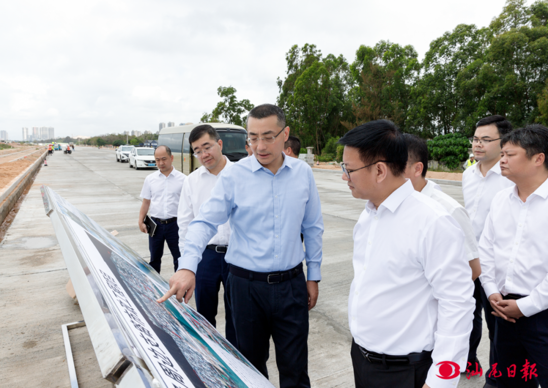 逯峰在市城区检查基础设施建设时强调 着力打好基础设施建设攻坚战 加