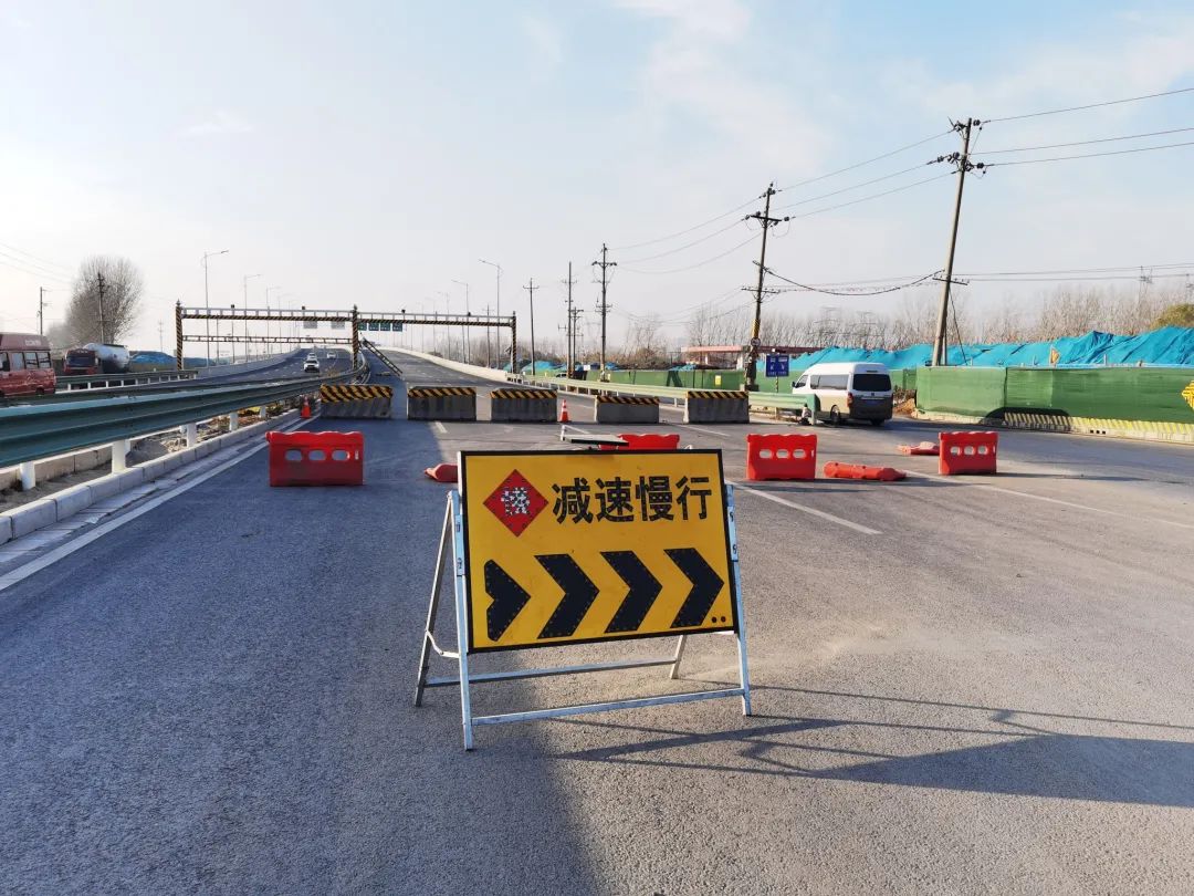 郑州北四环东三环立交东上桥口被堵了?咋回事?