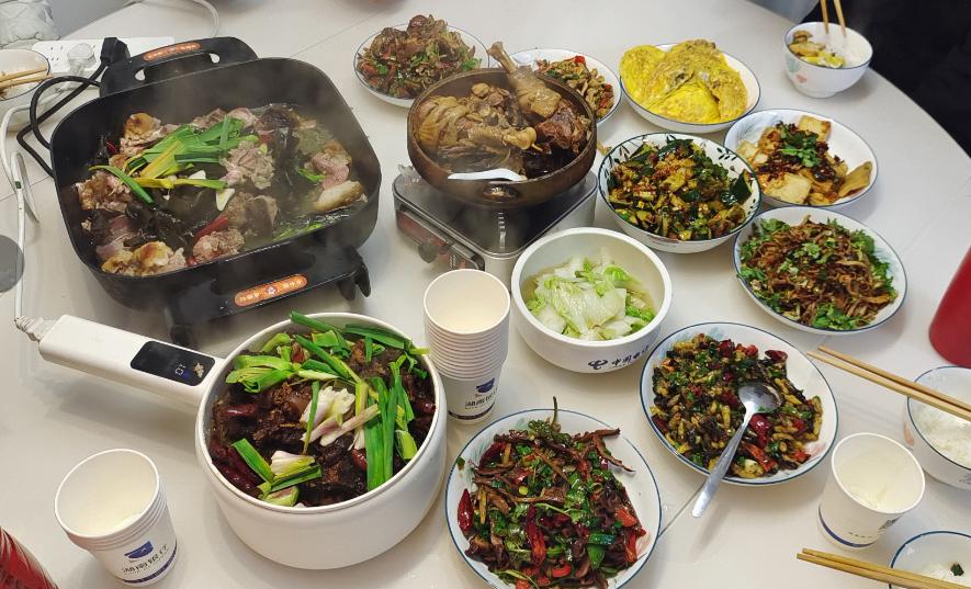 来看看张家界人的团年饭