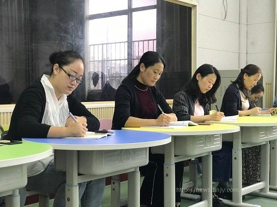 逸夫小学的老师的照图片