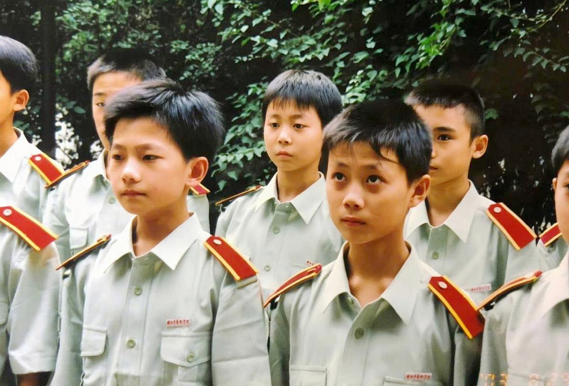 杨洋小学的时候就梦想当兵!难怪我后来去读了军艺!