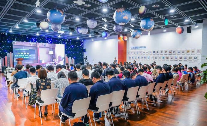 "东方红一号"卫星总体设计组副组长潘厚任与宁波学子"云连线" 揭秘