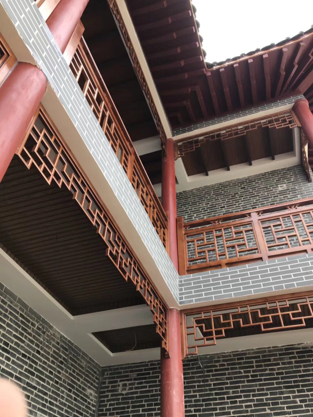 四合院门头屋檐装饰木纹工字铝挂落