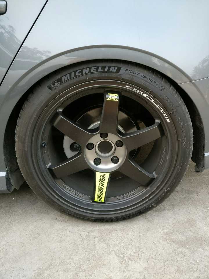 225的胎,偶尔激烈驾驶需要配几j的轮毂?