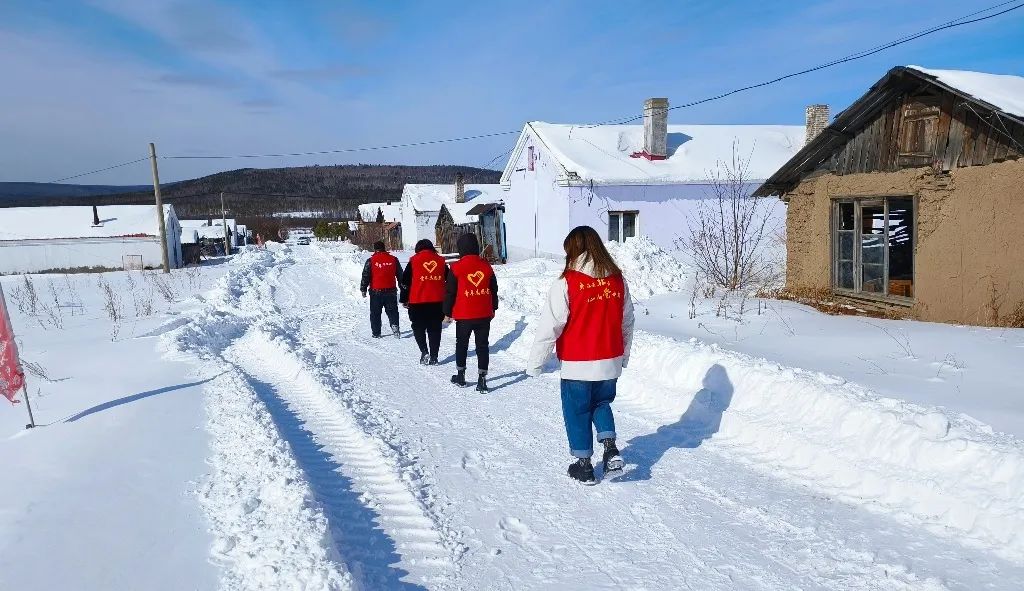 阿木尔镇:地企融合共助力·畅通雪路护民生