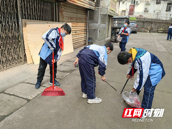 沅陵鹤鸣山小学:弘扬雷锋精神 浇灌民族团结之花