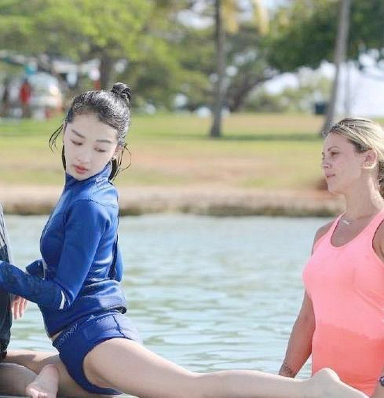 这是周冬雨?我觉得李浩菲[左脸]