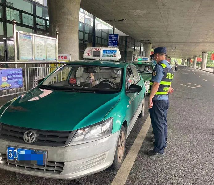 2,加强场站地区出租车排挡管理,维护好恶劣天气下出租车经营秩序,严禁
