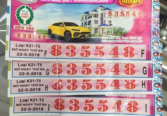 越南彩票店老板垫钱帮顾客买彩票中70亿,获赠10亿奖金