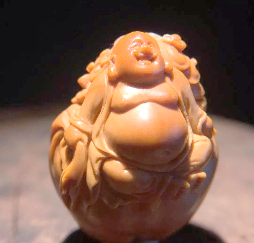 手工核雕珍品:聚福纳财弥勒的艺术魅力