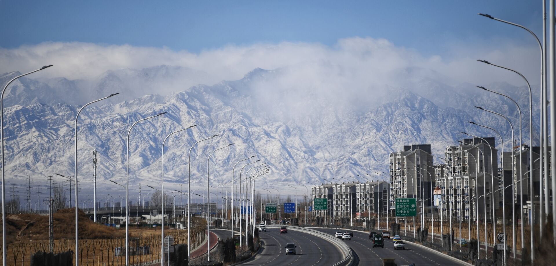 银川八景贺兰晴雪图片