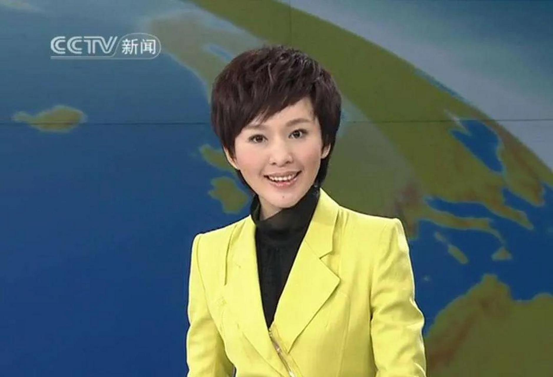 出生于广西桂林,毕业于中国传媒大学,2003年进入中央电视台,主持过
