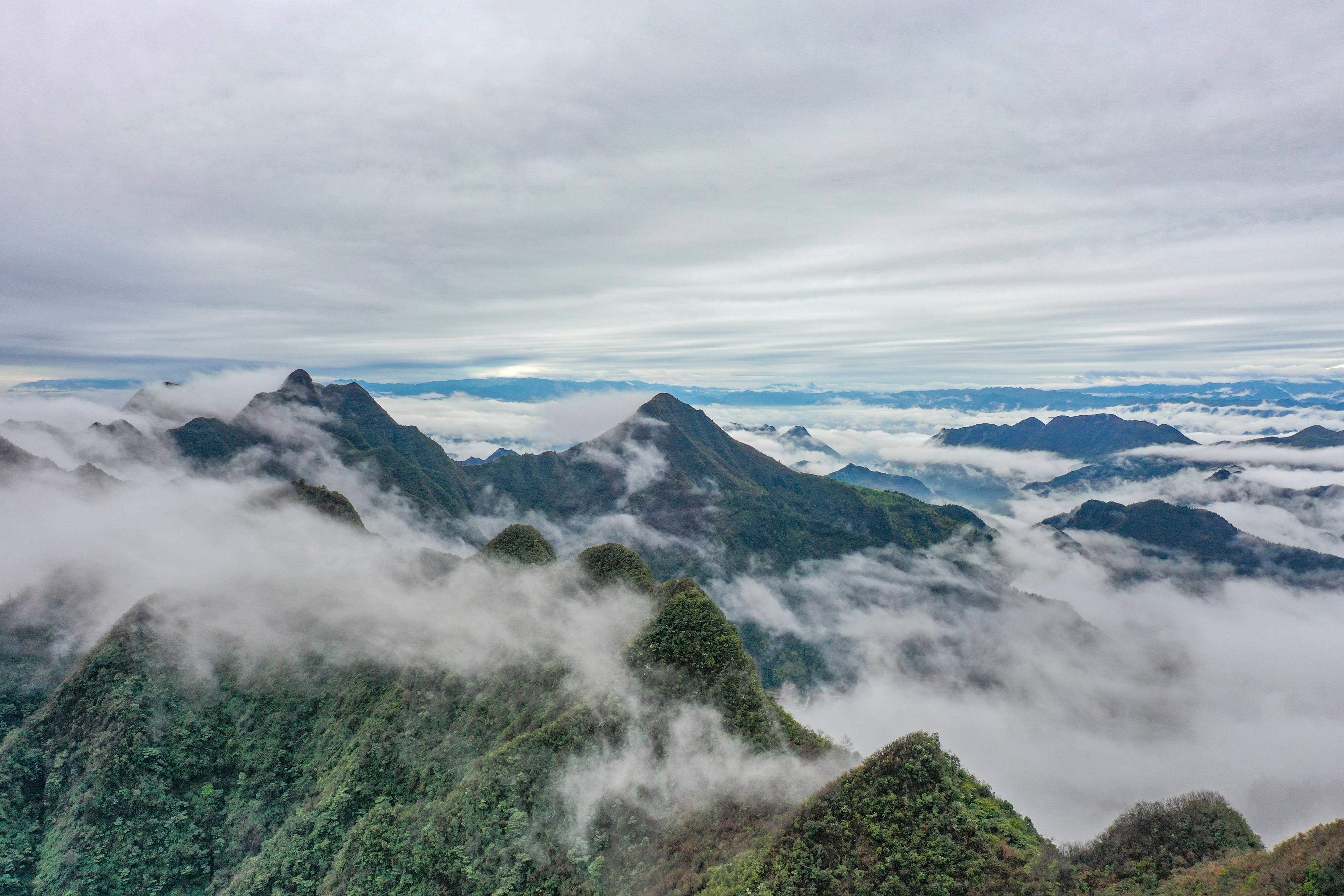 重庆秀山:云漫川河盖