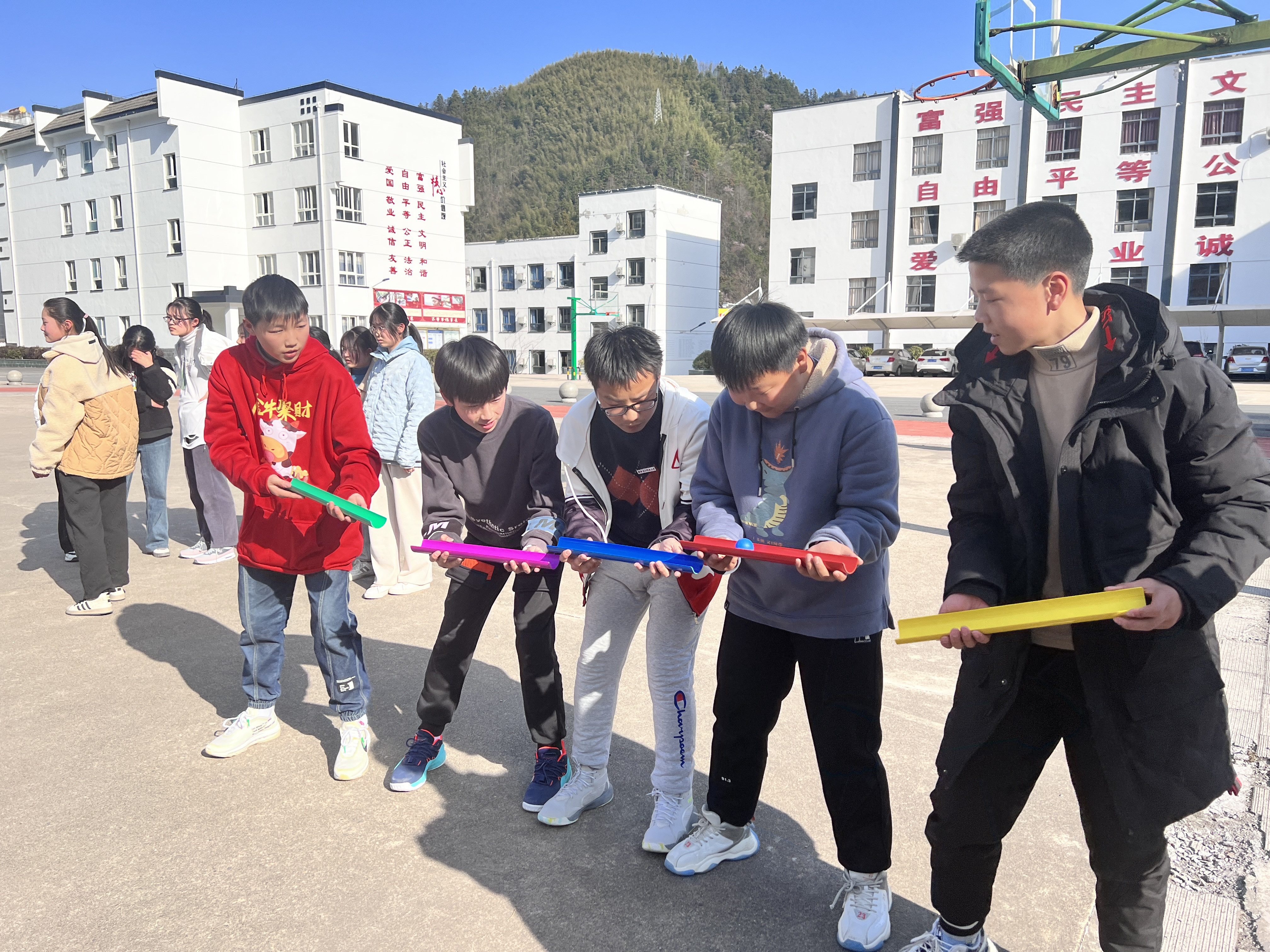 黄山汤口中心学校开展团体心理辅导活动